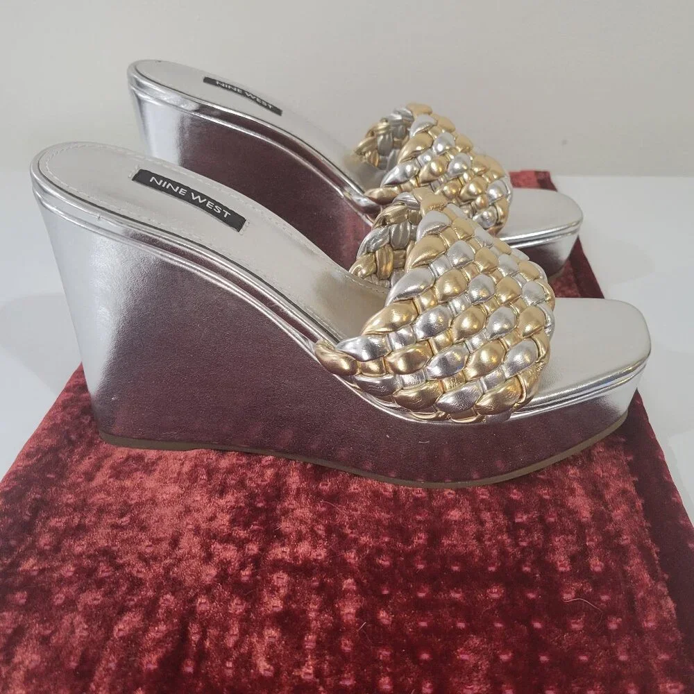 Nine West Metallic Silver & Gold Leather Wedge Size 8.5 Sandals NWT - Picture 1 of 10
